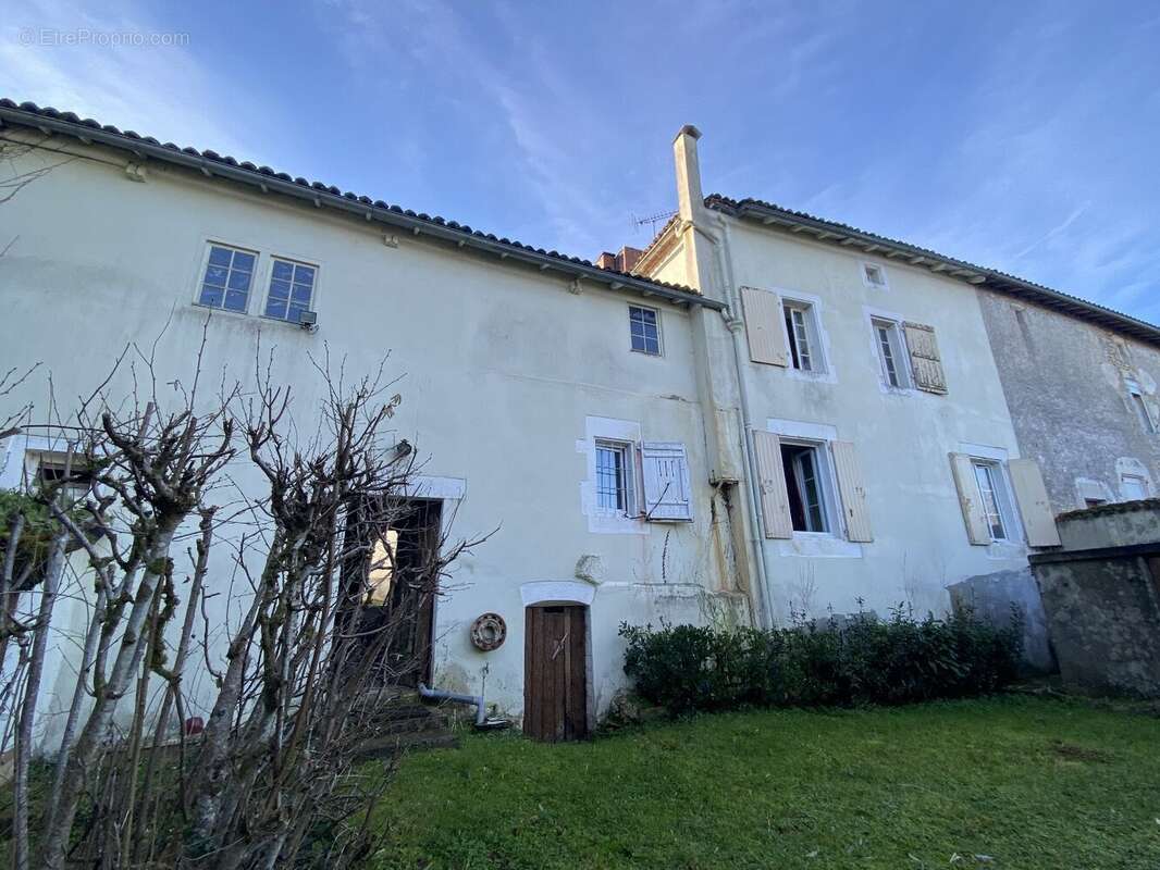 Maison à SAINT-ANGEAU