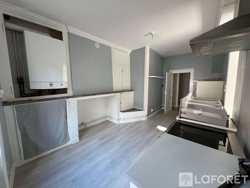 Appartement Centre Ville Montbrison 2 chambres terrasse - photo 2