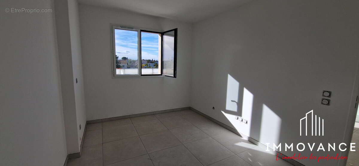 Appartement à VALERGUES