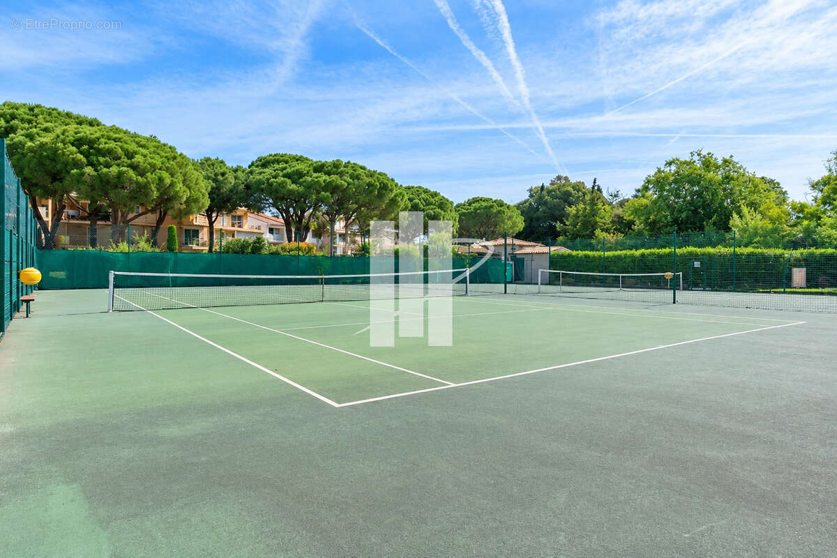Frejus - Appartement 3 pièces de 80 m2 avec terrasse, piscine, tennis, cave et parkings - photo 12