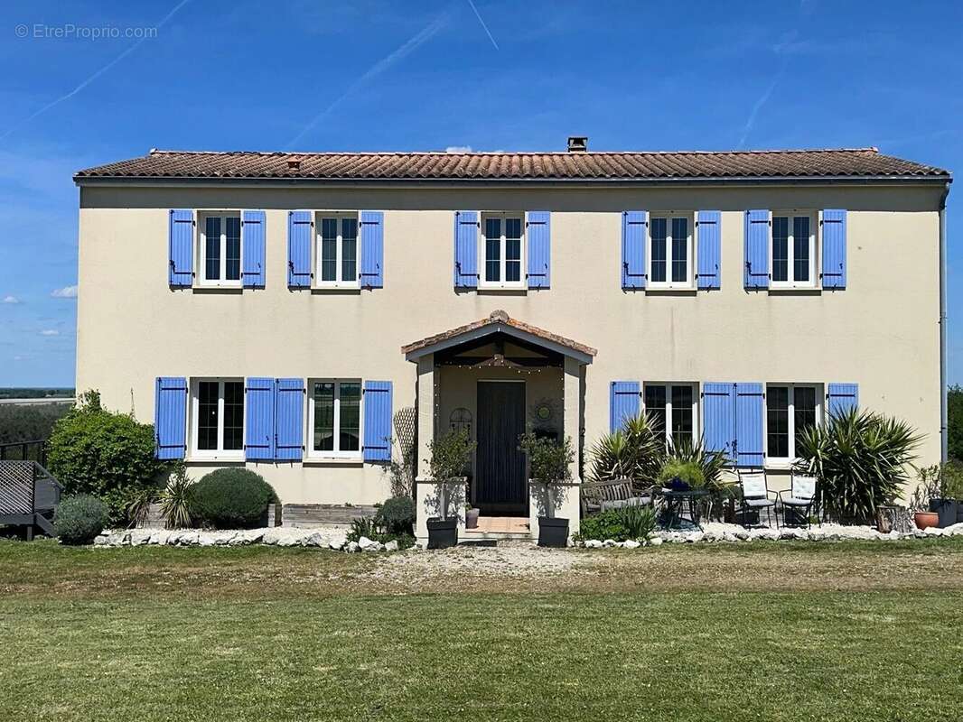 Maison à ALLAS-BOCAGE