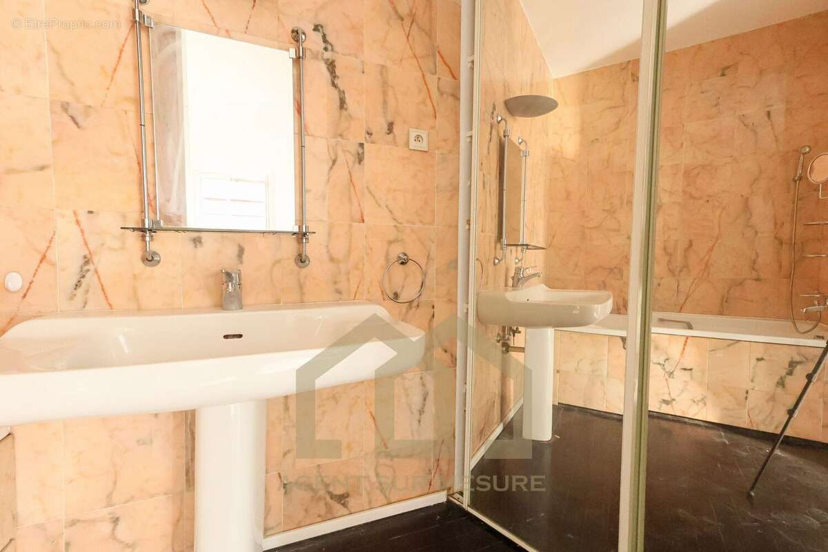 Appartement à PARIS-11E