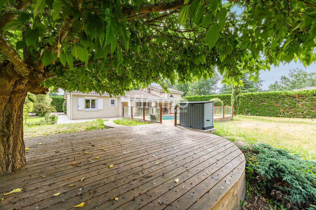 Maison 4 chambres - piscine - grand terrain - photo 5