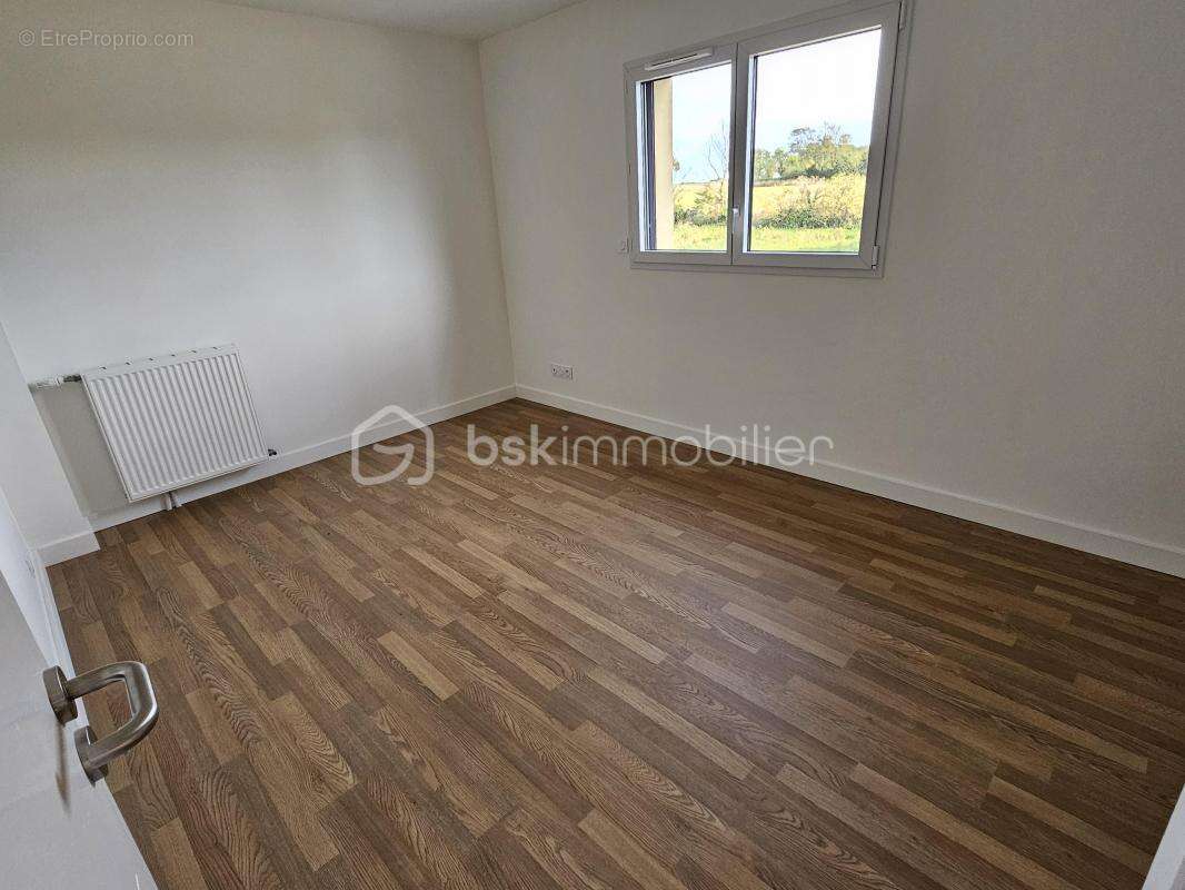 Maison à LONGUES-SUR-MER