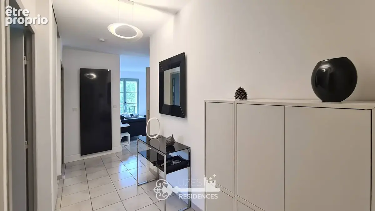 Appartement 3 chambres avec terrasse et vues verdoyantes à Uzès - photo 3