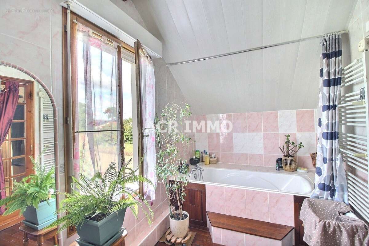 Maison à MAURECOURT