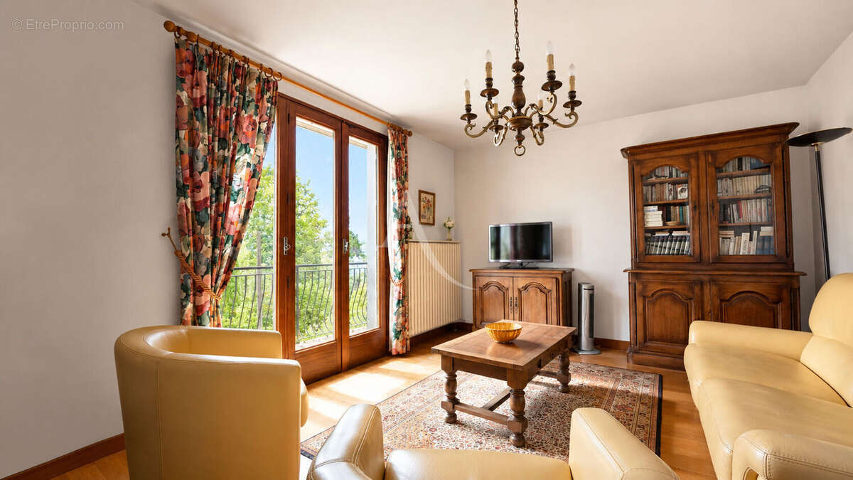 Maison à COLLONGES-SOUS-SALEVE