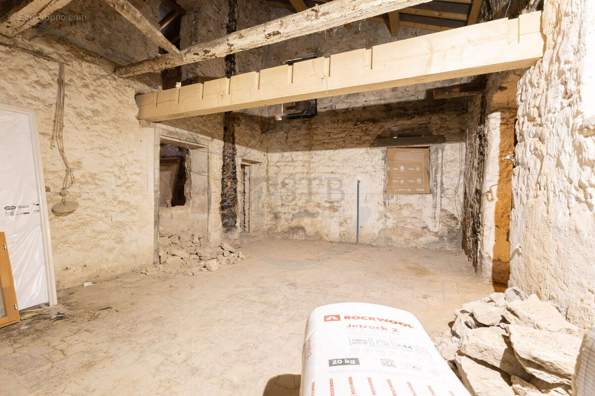 Maison 250 m² à Vinezac  - photo 5