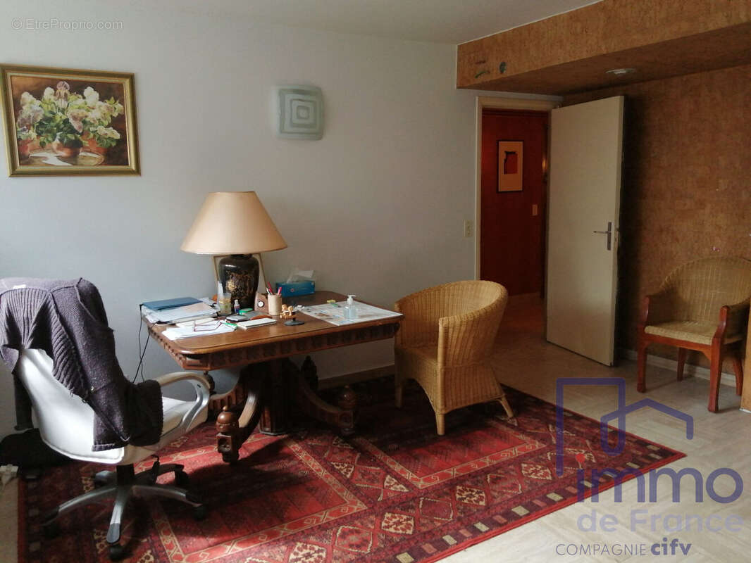 Commerce à VALS-PRES-LE-PUY