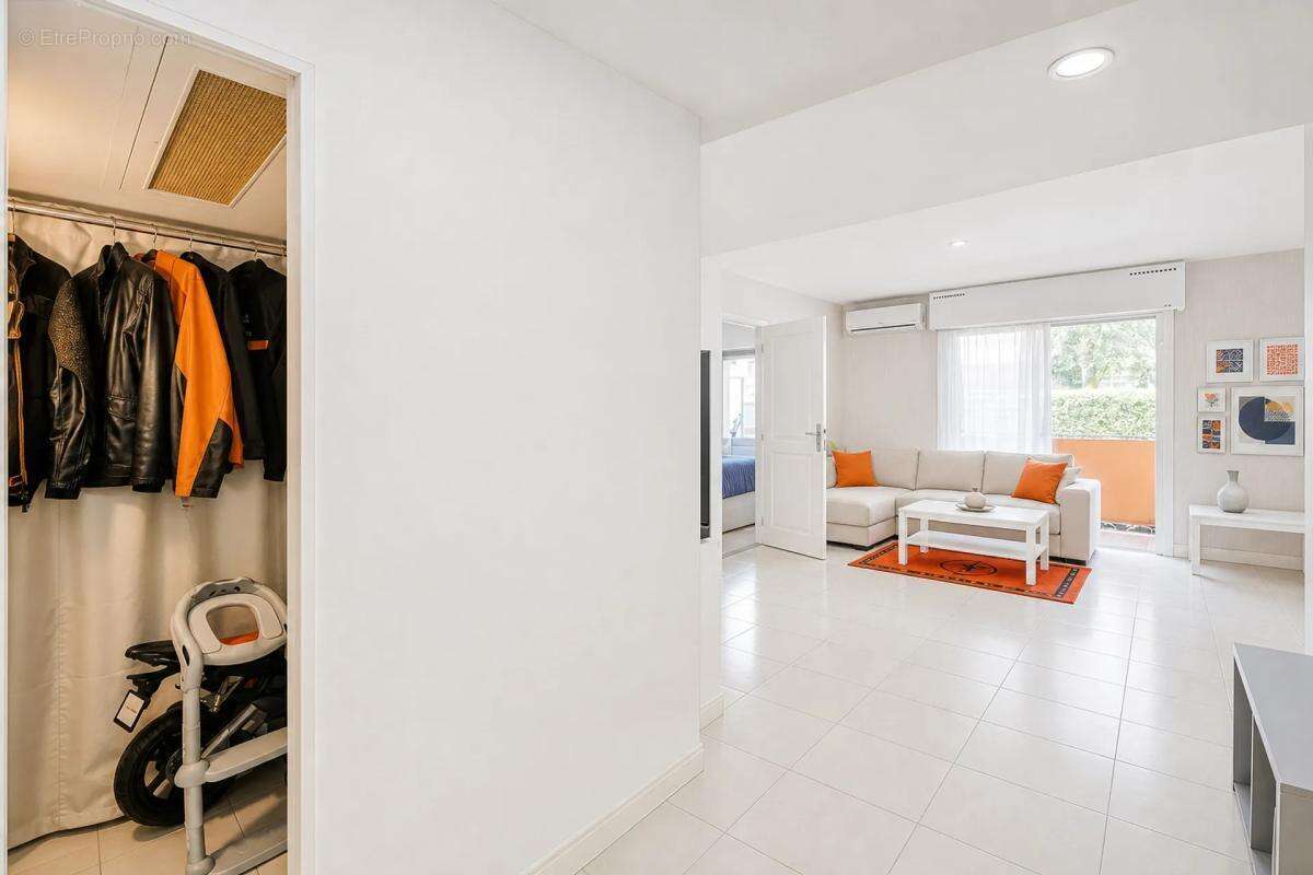 Appartement 2 pièces de 55 m² à Saint-Laurent-du-Var - photo 4