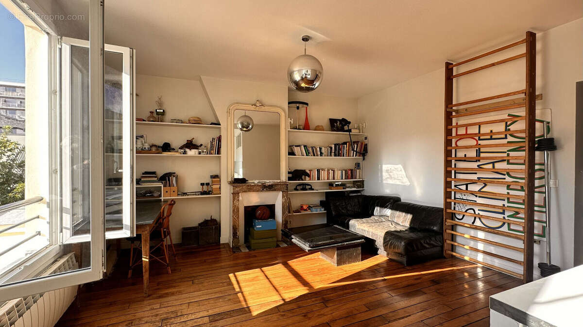 Appartement à PARIS-10E