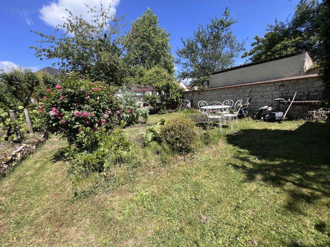 Maison à LES CLAYES-SOUS-BOIS