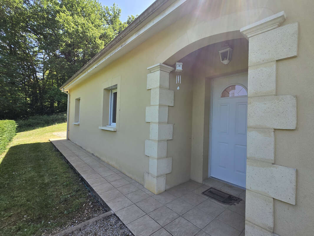 Maison à SAINT-GEORGES-DE-MONTCLARD