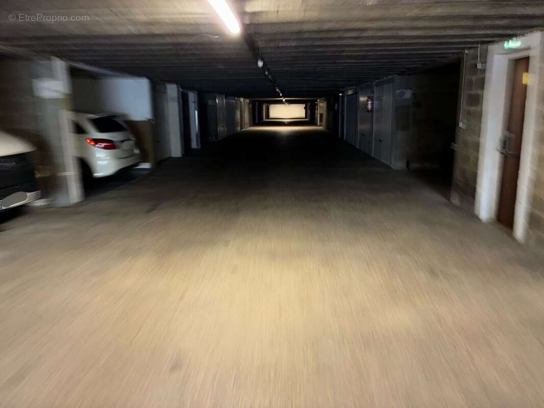 Parking à CHARENTON-LE-PONT