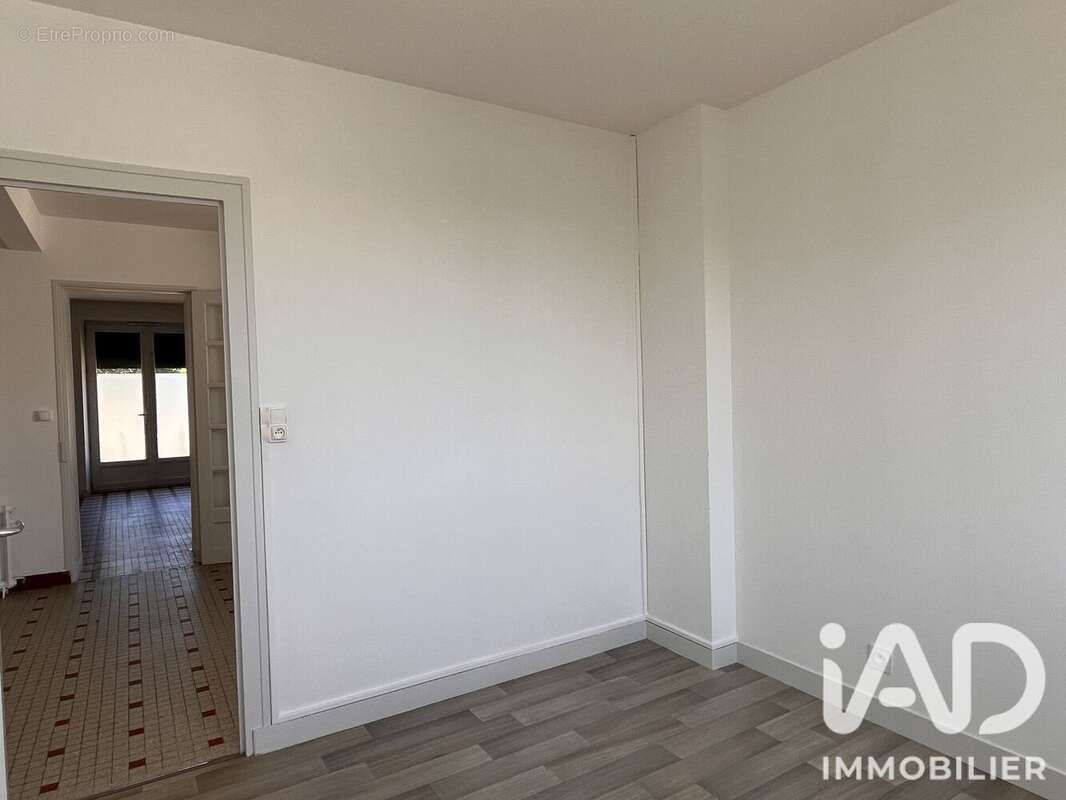 Maison 247 m² à Jarze  - photo 8