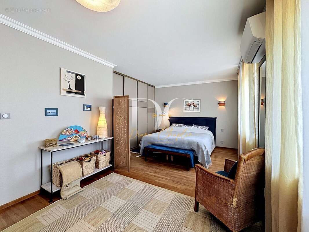 Maison 265 m² à Entraigues-Sur-La-Sorgue  - photo 7