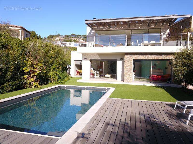 Maison à CARQUEIRANNE