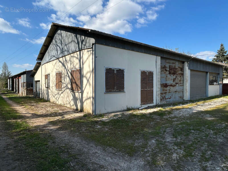 Commerce à AILLANT-SUR-MILLERON