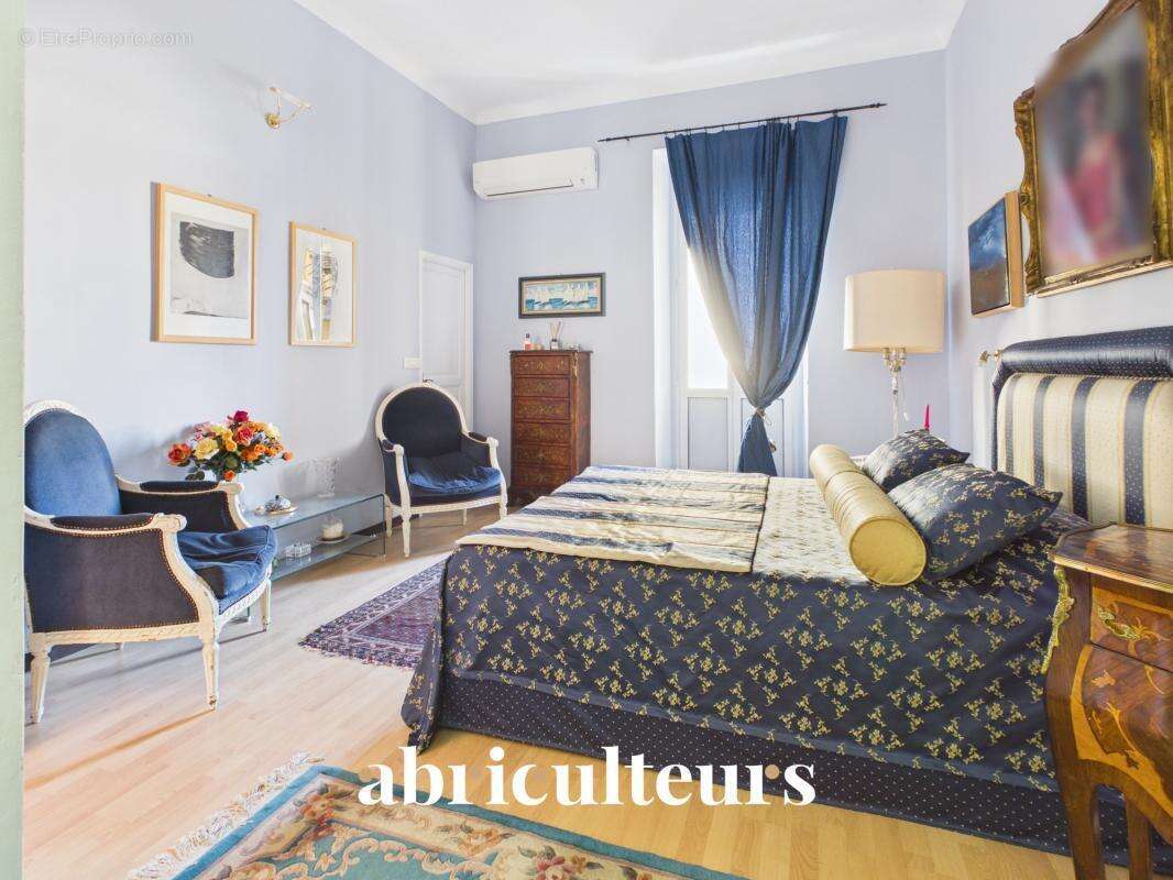 Superbe appartement traversant rénové de 136,81 m² – Trois balcons – Garage – À 30 mètres du Port de Nice - photo 12
