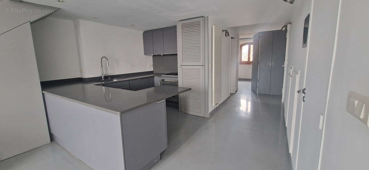 Appartement à MARSEILLE-1E