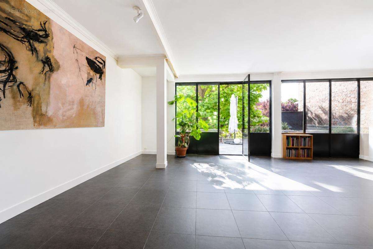 Demeure de  6 pièce(s) de 217m2 au sol - Nanterre Ville - photo 2