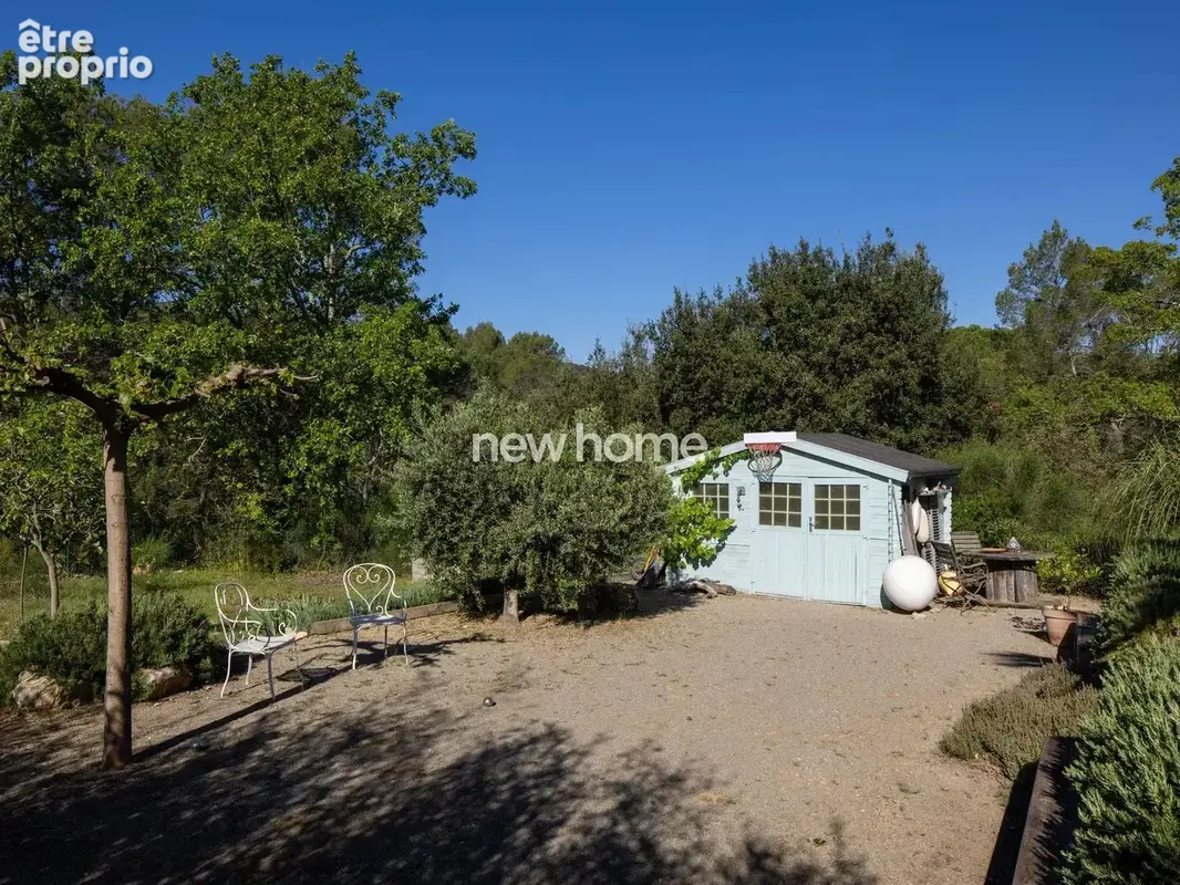 Villa joliment rénovée avec piscine dans un cadre verdoyant - photo 26