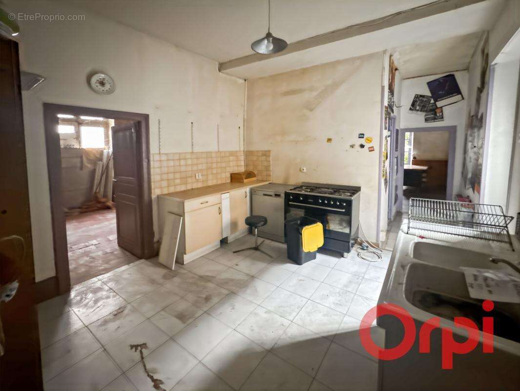 Maison à AINAY-LE-CHATEAU