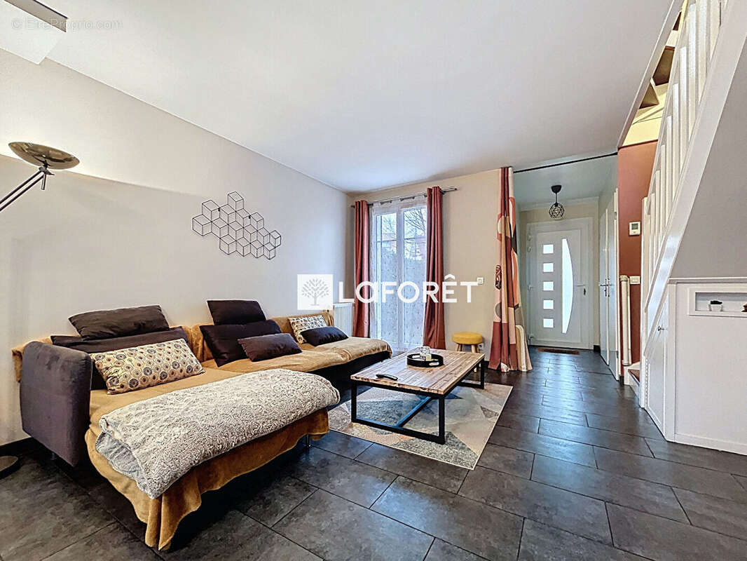 Maison à SAVIGNY-LE-TEMPLE