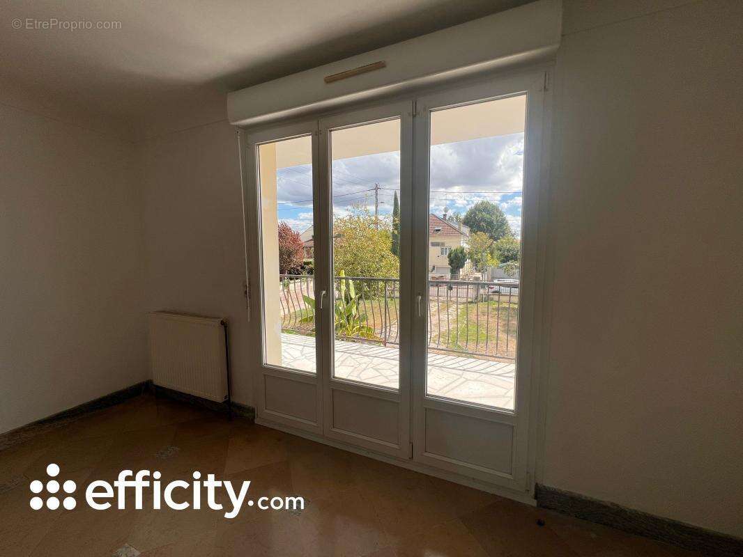 Maison 90 m² à La Riviere-De-Corps  - photo 5