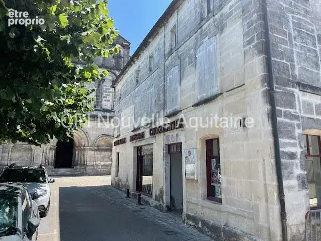 Appartement 475 m² à Jarnac  - photo 2