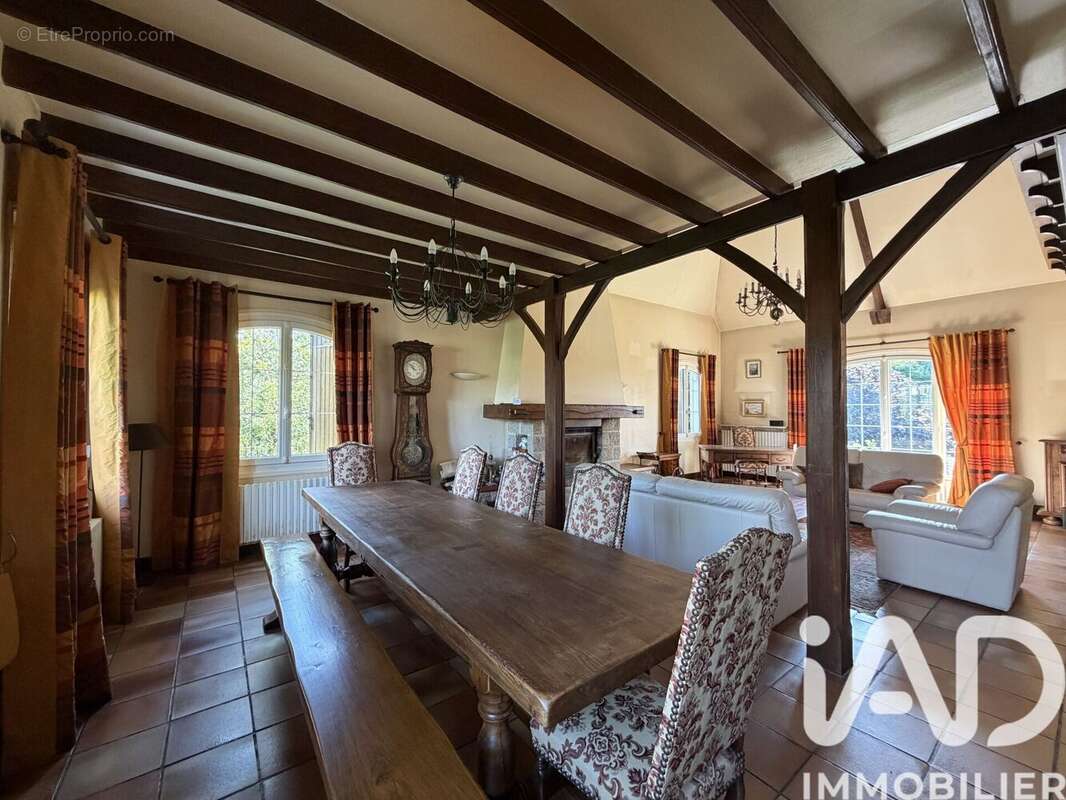 Maison 222 m² à Arconnay  - photo 5