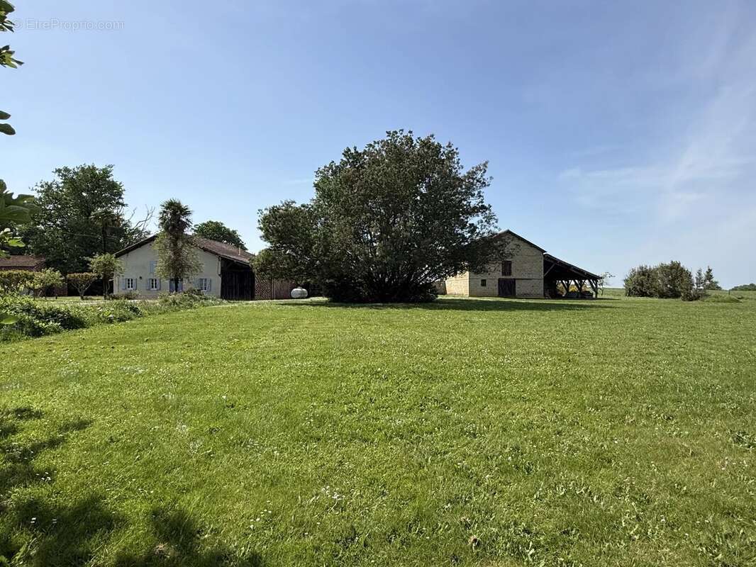 Maison à AVERON-BERGELLE