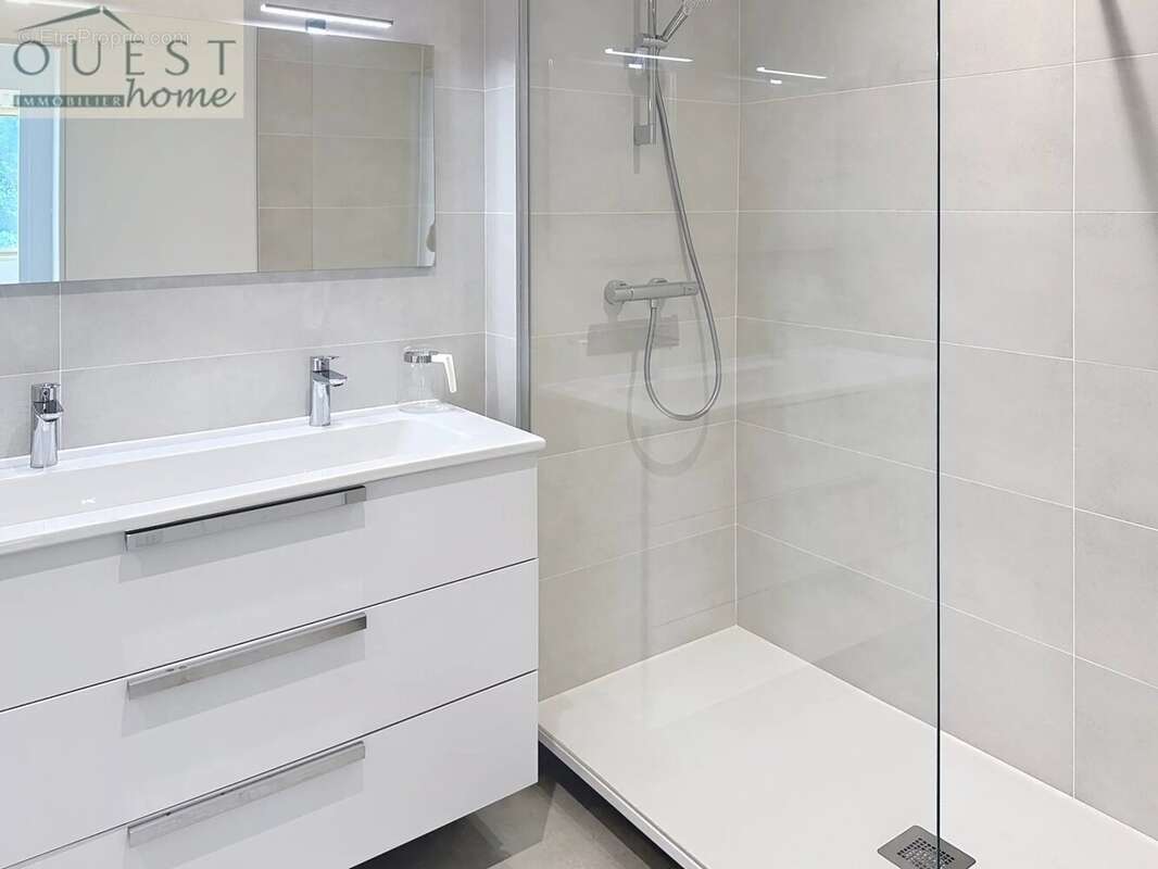 Appartement à CHARBONNIERES-LES-BAINS