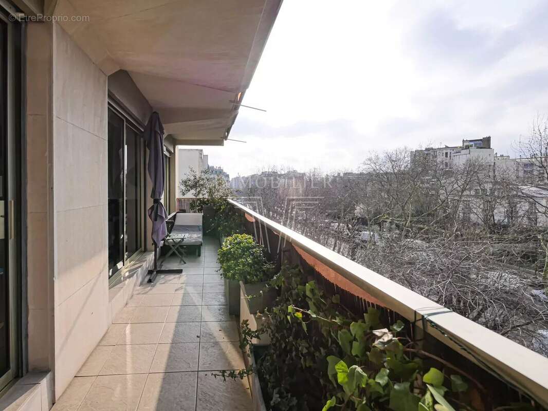 Appartement à NEUILLY-SUR-SEINE