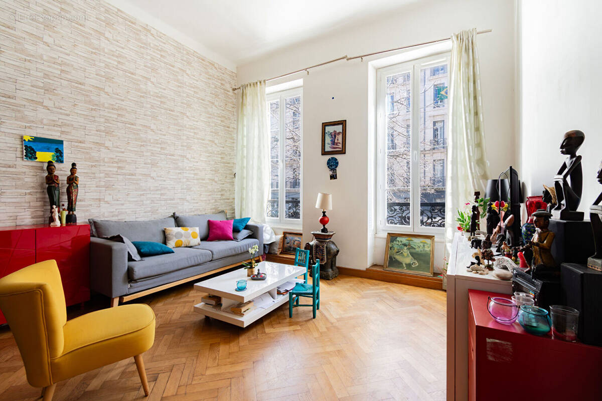 Appartement à MARSEILLE-2E