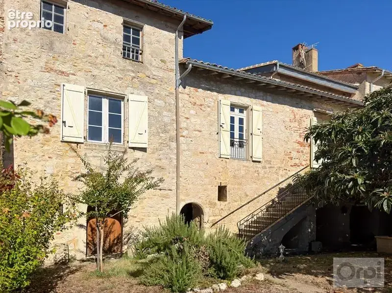 LECTOURE, hyper centre, maison ancienne de 250 m² potentiellement habitable avec son jardin attenant et ses dépendances - photo 1