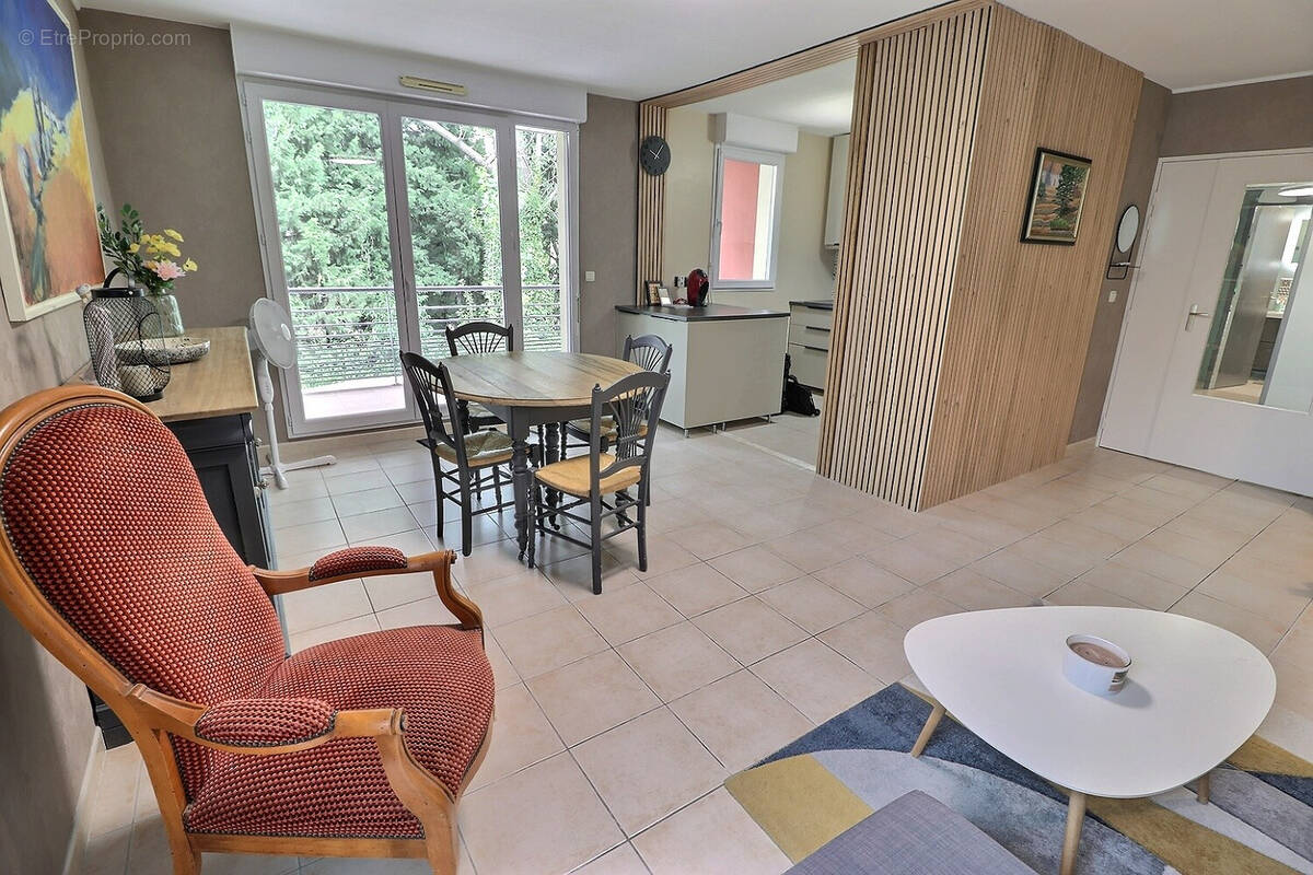 Appartement à ENTRAIGUES-SUR-LA-SORGUE