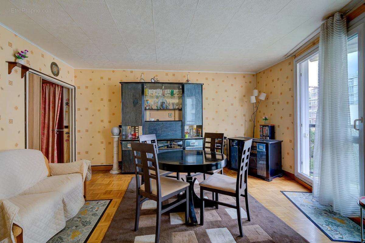 Appartement à COURBEVOIE