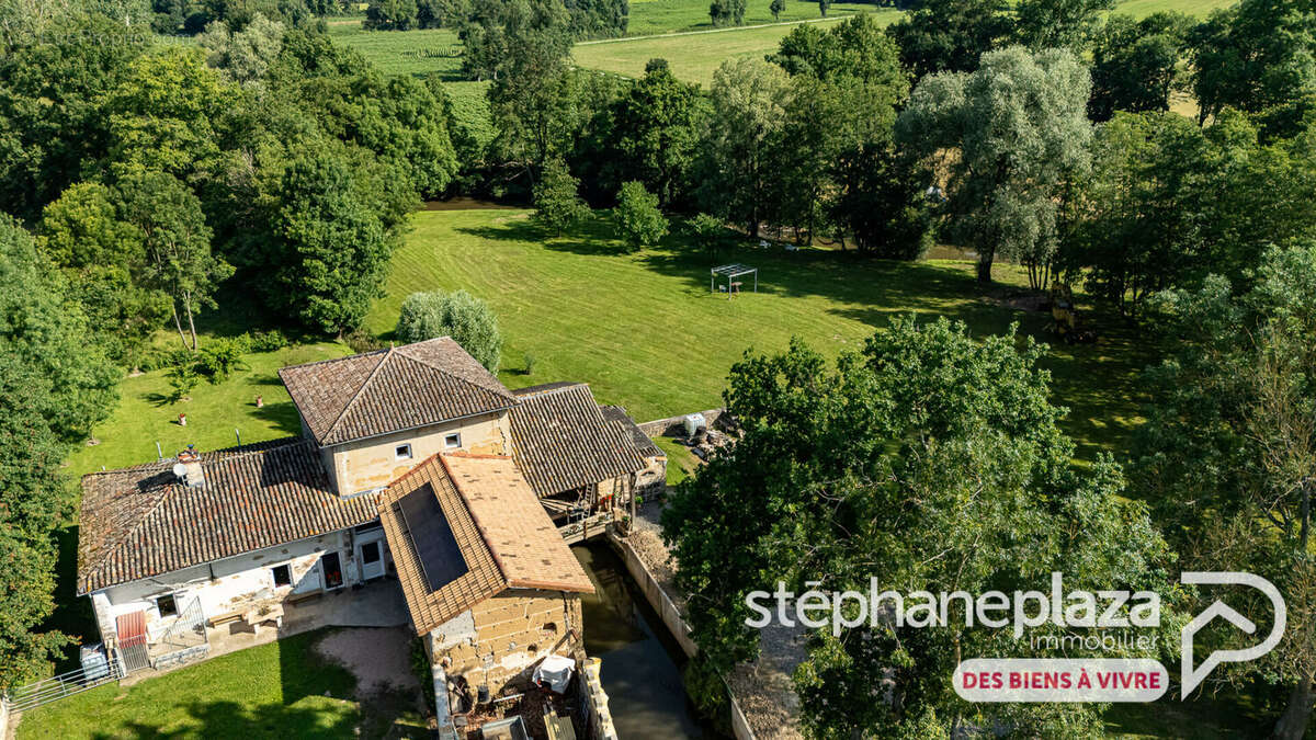 Maison à SAINT-ETIENNE-SUR-CHALARONNE