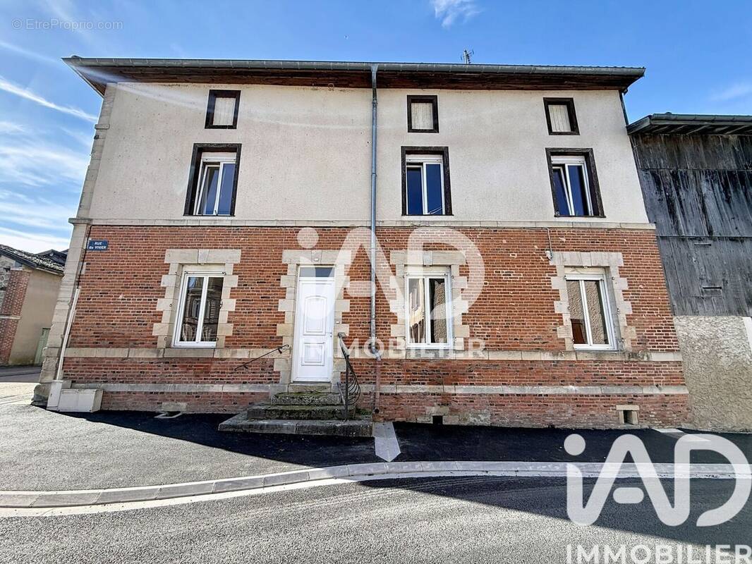 Photo 1 - Maison à LA NEUVILLE-AU-PONT
