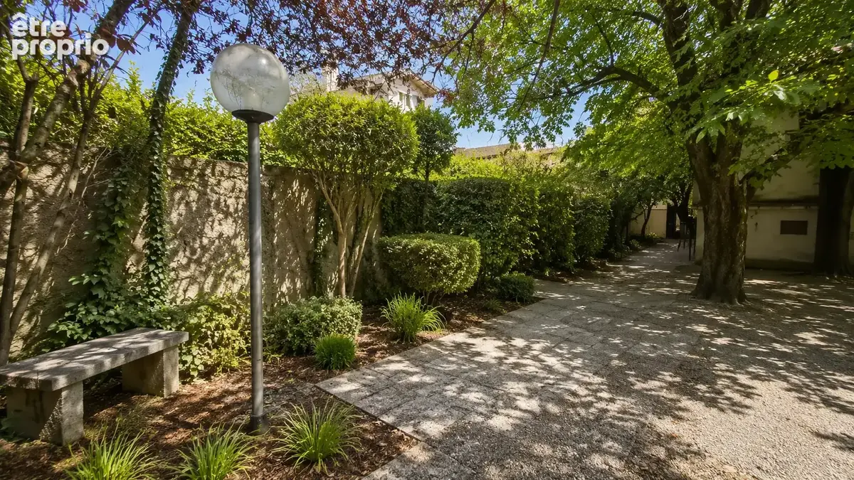 Maison indépendante 155 m2 à Romans-sur-Isère   4 chambres, terrain 903 m2, ascenseur et fort potentiel - photo 15