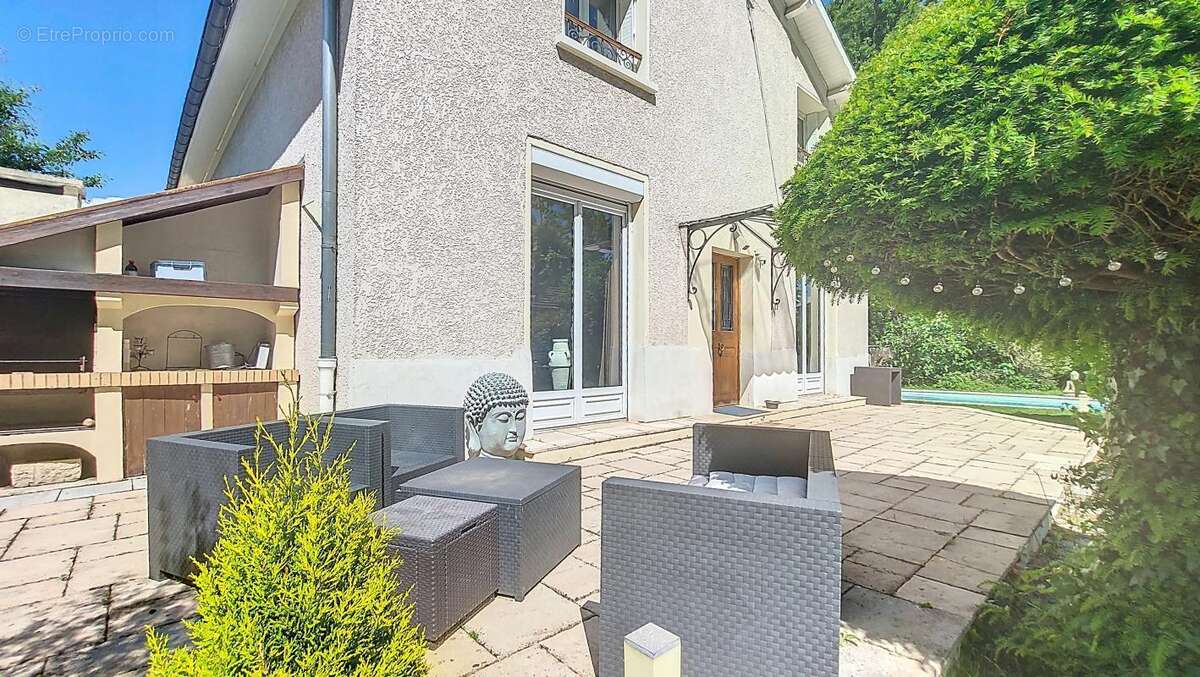 Maison à MEYZIEU