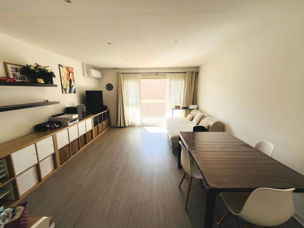 Appartement à SAINT-LAURENT-DU-VAR