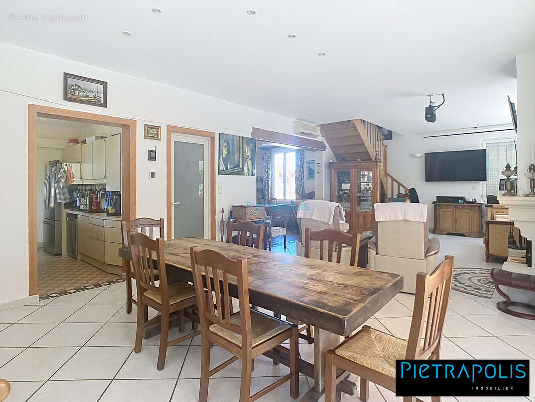 Maison 245 m² à Villefranche-Sur-Saone  - photo 4