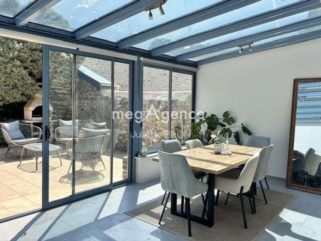 Maison de ville avec jardin et dépendance - photo 2