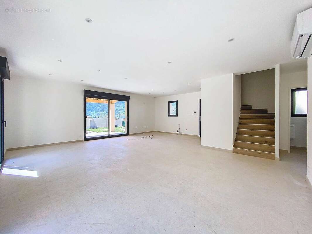 Maison à TOURRETTE-LEVENS