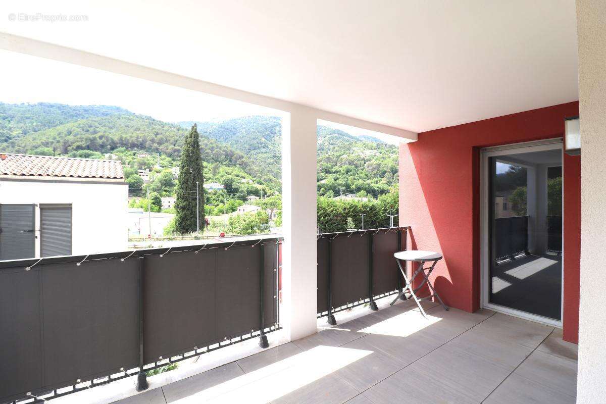 Appartement à CONTES