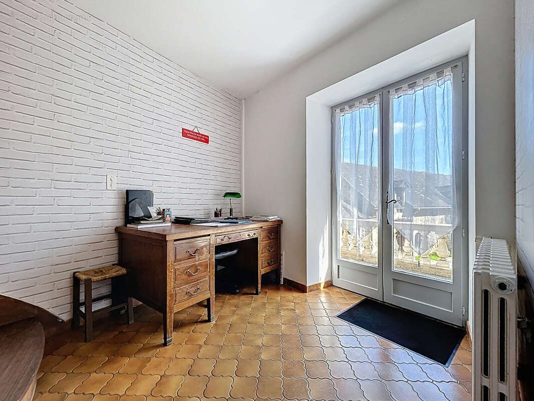 Maison à SAINT-CERNIN-DE-LARCHE