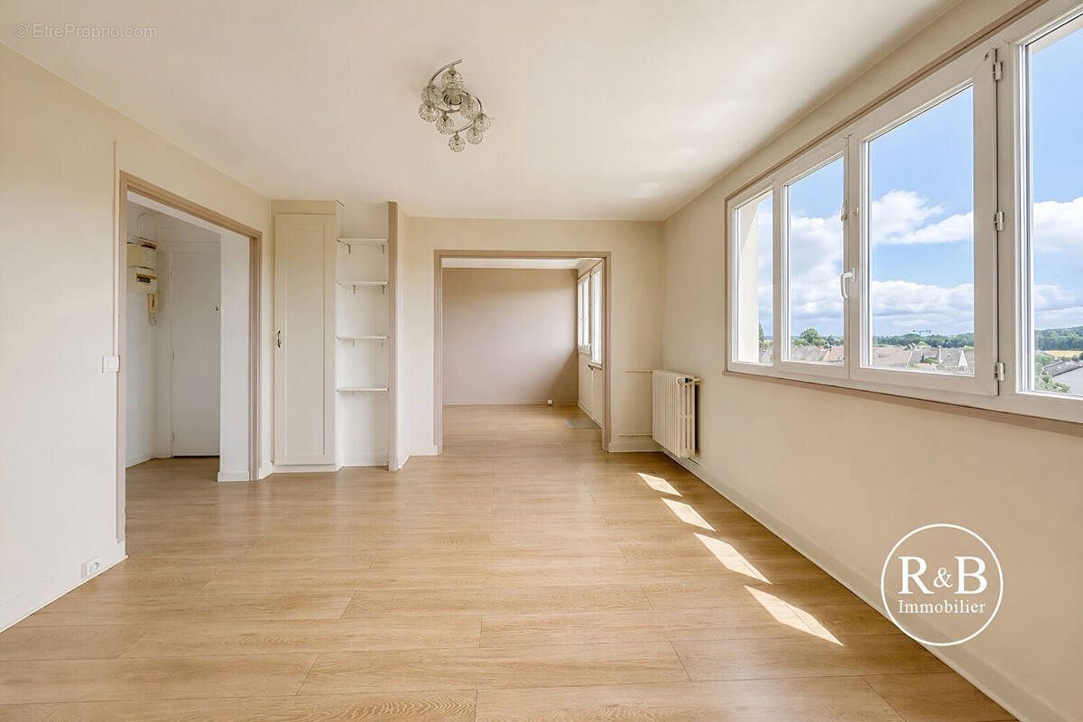 Appartement à LES CLAYES-SOUS-BOIS