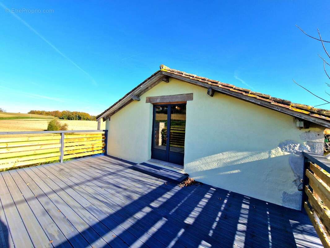 Ferme en pierre avec granges à rénover, piscine et VUE - proche d'Eymet ! - photo 7